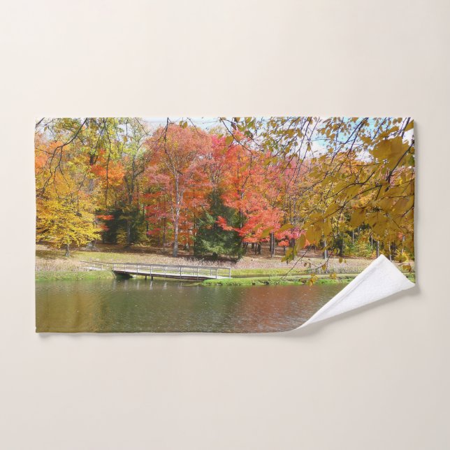 Seven Springs Fall Bridge III Herbstlandschaft Handtuch (Handtuch)