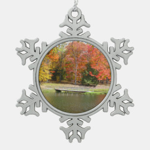 Seven Springs Fall Bridge III Herbstlandschaft Schneeflocken Zinn-Ornament