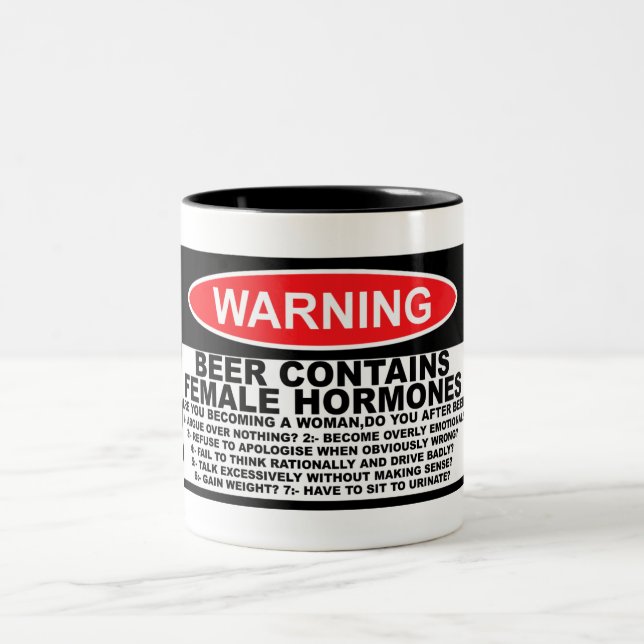 Sexistisches Bier Zweifarbige Tasse (Mittel)