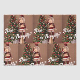 Sexy Santa Girl in der Nähe des Weihnachtsbaumes Seidenpapier