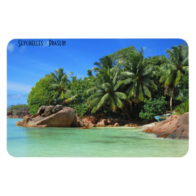 Seychellen - Sandstrand mit Palmen auf der Insel Magnet (Horizontal)