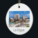 Seychelles La Digue Anse Marron Beach Vintag Keramik Ornament<br><div class="desc">Seychelles La Digue Anse Marron Strand Design für Urlaub. Seychellen in der Insellandschaft des Indischen Ozeans mit Strandpanorama-Souvenir für Reisen La Digue und Praslin. Seychelles Beach Artwork für Mahe Holidaymakers and Backpackers. Seychellen Indischer Ozean Panorama Souvenir mit La Digue Beach und Anse Marron. Seychelles Landschaftsdesign für Backpacker und Reisen nach...</div>