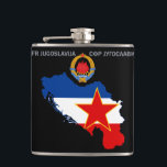 SFR Jugoslawien - Karte - Emblem - Flagge Flachmann<br><div class="desc">Die sozialistische bundesstaatliche Republik von Jugoslawien - Karte - Emblem - Flaggen-Illustration. Die sozialistische bundesstaatliche Republik von Jugoslawien (SFR Jugoslawien oder SFRY) war der jugoslawische Staat, der von seiner Grundlage in der Zeit nach dem Zweiten Weltkrieg bis seine Auflösung im Jahre 1992 unter den jugoslawischen Kriegen existierte. Es war ein...</div>