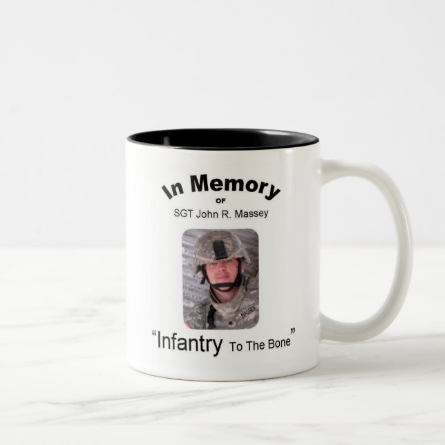 SGT John Massey Tasse (Rechts)