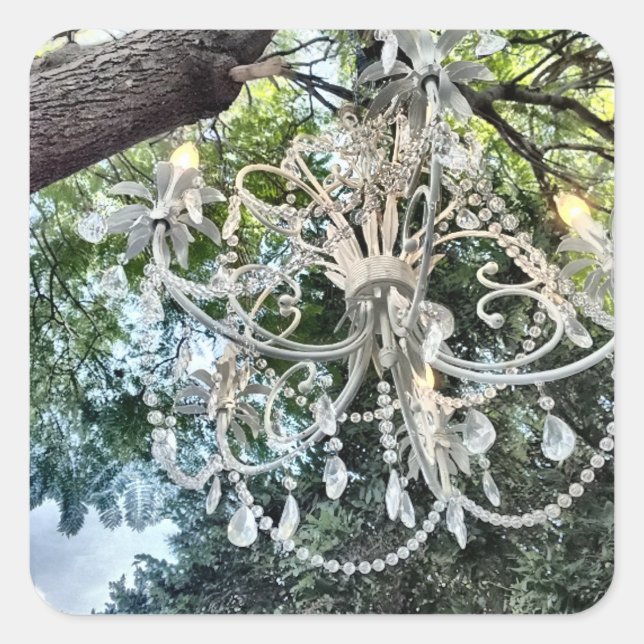 Shabby Chic White Crystal Chandelier Quadratischer Aufkleber (Vorderseite)
