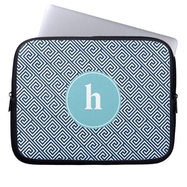 Shades of Blue Greece Key Pattern Monogram Laptopschutzhülle (Vorderseite)