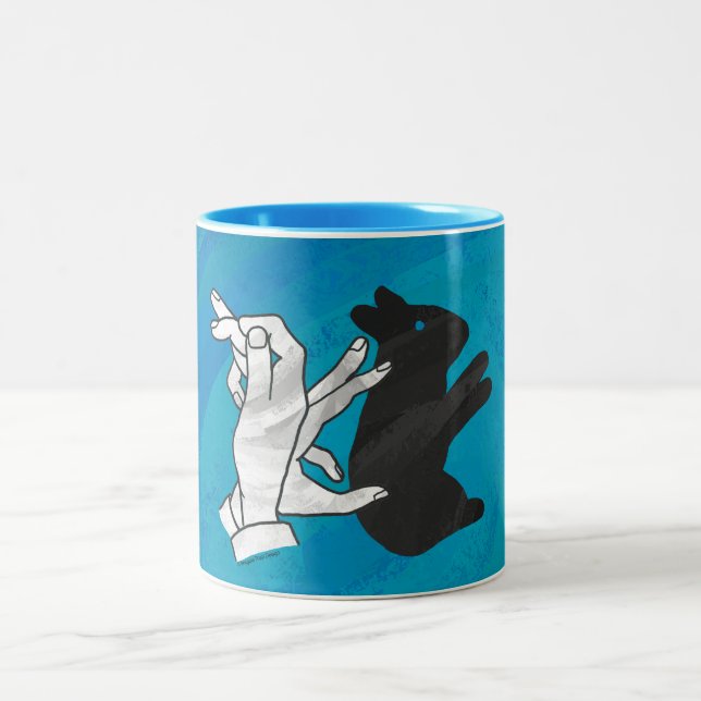 Shadow Rabbit auf blau Zweifarbige Tasse (Mittel)