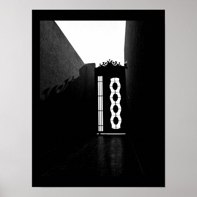 Shadowy Gate Poster (Vorne)