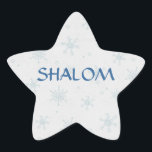 Shalom WishHanukkah Stern-Aufkleber<br><div class="desc">Hübsches Winterdesign auf einem einfachen Hanukka Aufkleber. Hübscher,  bedrückter Schneeflocken Hintergrund. Text liest SHALOM. Grundform des Sterns (NICHT der Star of David - nur ein Stern). Mit ein wenig Hilfe von meinen Freunden auf www.scrappindoodles.com. Von My_Christmas_Shoppe von She Wolf Medicine.</div>