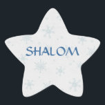 Shalom WishHanukkah Stern-Aufkleber<br><div class="desc">Hübsches Winterdesign auf einem einfachen Hanukka Aufkleber. Hübscher,  bedrückter Schneeflocken Hintergrund. Text liest SHALOM. Grundform des Sterns (NICHT der Star of David - nur ein Stern). Mit ein wenig Hilfe von meinen Freunden auf www.scrappindoodles.com. Von My_Christmas_Shoppe von She Wolf Medicine.</div>