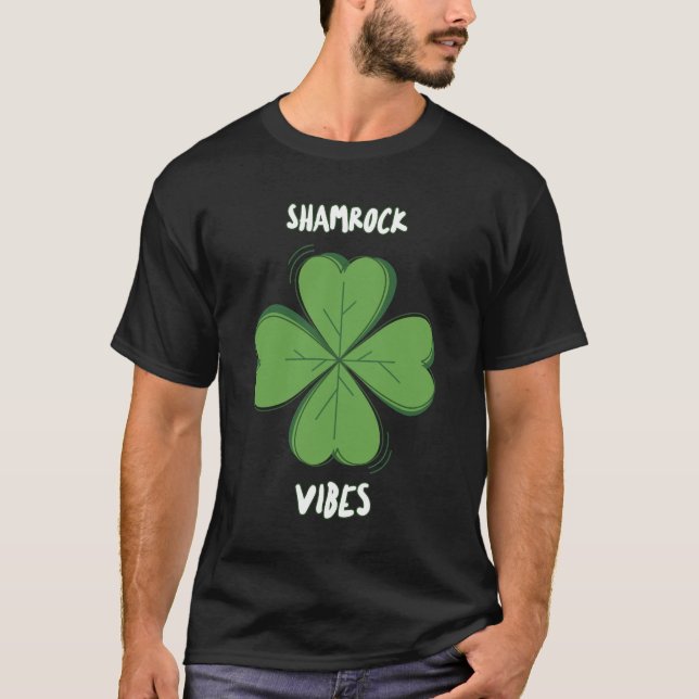 Shamrock Vibes Four-Leaf Clover St. Paddy's Day T-Shirt (Vorderseite)