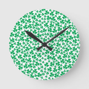 Shamrocks for St Patrick's Day Runde Wanduhr