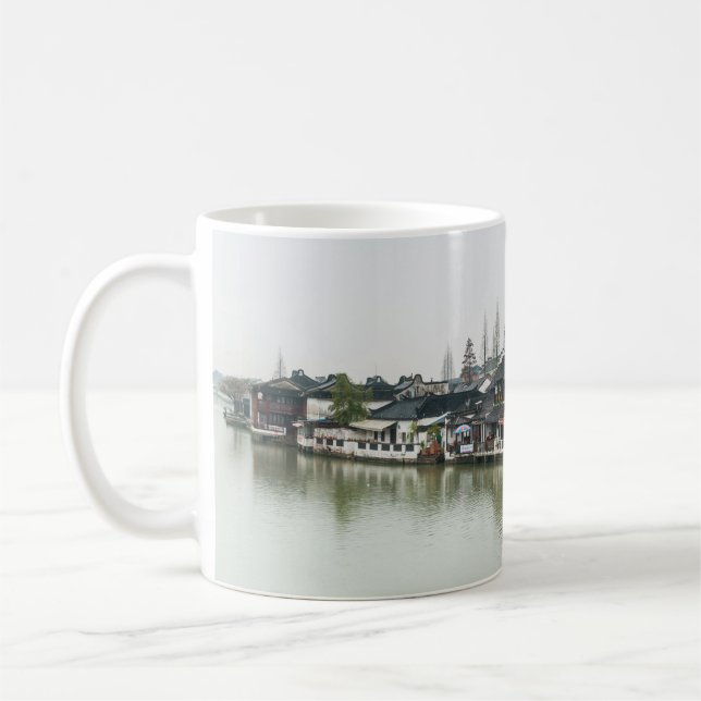 Shanghai, China, 30.03.2017, Historischer Bui aus  Kaffeetasse (Links)
