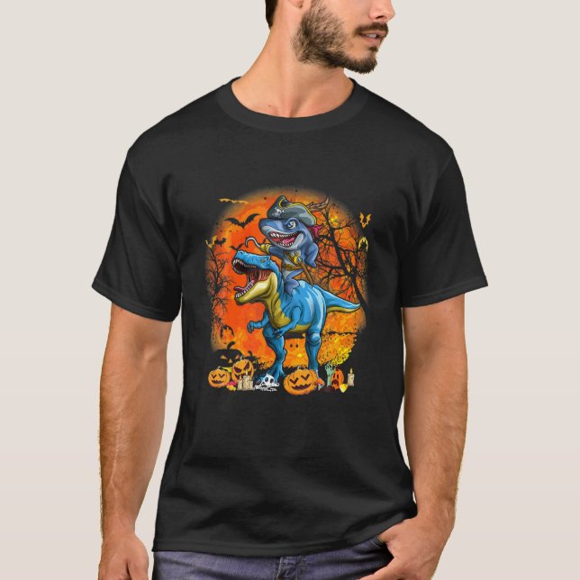 Shark Pirate Riding Dinosaur T Rex Funny Halloween T-Shirt (Vorderseite)