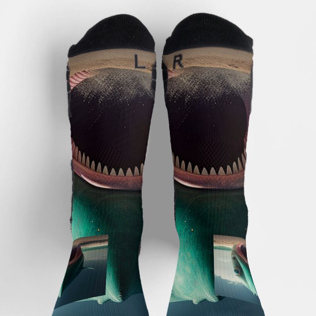 Shark sculpture on the beach socken (Oben)
