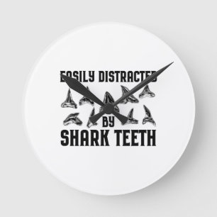 Shark TeethCollecting Shark Tooth Giftideas Runde Wanduhr