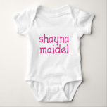 Shayna Maidel Baby Strampler<br><div class="desc">T-Shirts,  onsies,  Knöpfe,  Magneten und mehr für Ihr shayna maidel. Alle Produkte sind kundengerecht: ändern Sie das Produkt,  backgournd Farbe,  addieren Sie eine Grenze oder machen Sie eine Fotokarte. Das perfekte Chanukah Geschenk!</div>