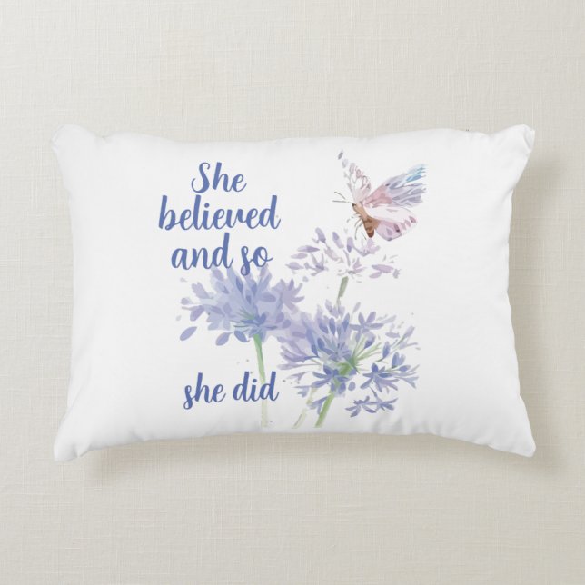 She believed and so Motivational Quote Butterfly Dekokissen (Vorderseite)