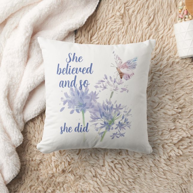 She believed and so Motivational Quote Butterfly Kissen (Decke)