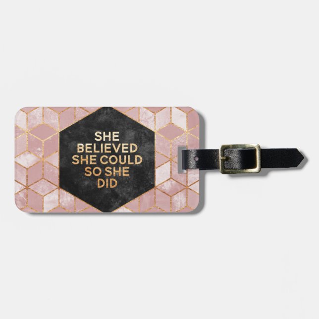 She Believed She Could So She Did Gepäckanhänger (Vorderseite horizontal)