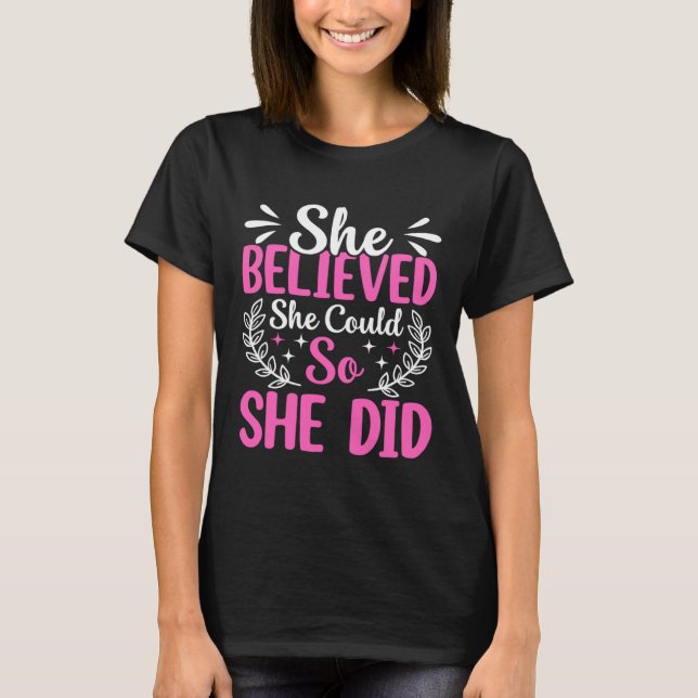 She Believed She Could So She Did T-Shirt (Vorderseite)