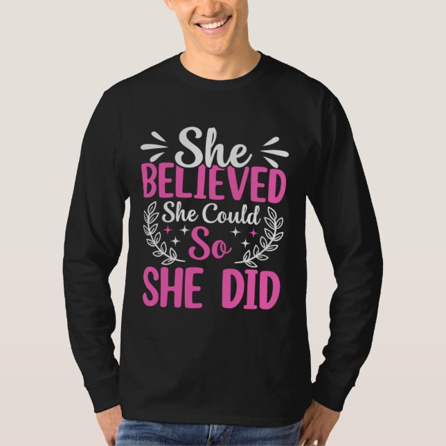 She Believed She Could So She Did T-Shirt (Vorderseite)