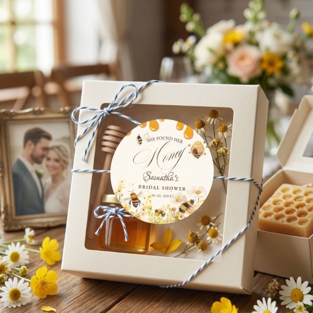 She found her honey Bee bridal shower Runder Aufkleber (Von Creator hochgeladen)