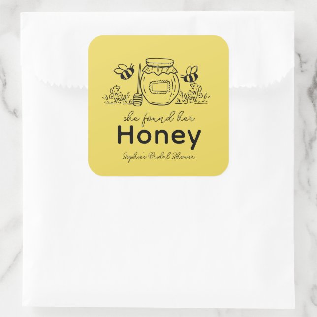 She found her Honey Hand-drawn Bridal Shower Quadratischer Aufkleber (Tasche)