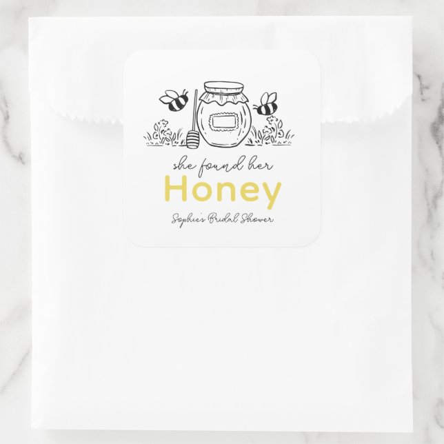 She found her Honey Hand-drawn Bridal Shower Quadratischer Aufkleber (Tasche)