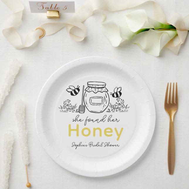 She found her Honey Hand-drawn White Bridal Shower Pappteller (Hochzeit)