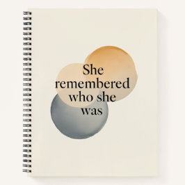 She Remembered Who She Was Spiral Notebook – Moder Notizbuch