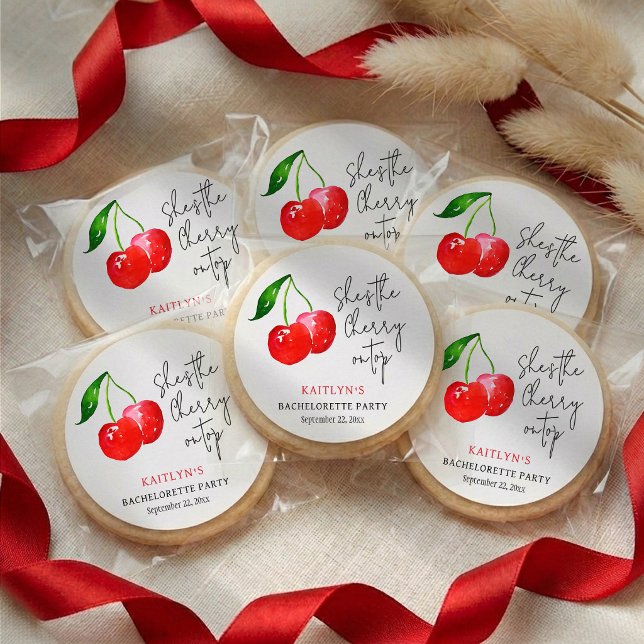 She’s the Cherry on Top Bachelorette Party Favor Runder Aufkleber (Von Creator hochgeladen)