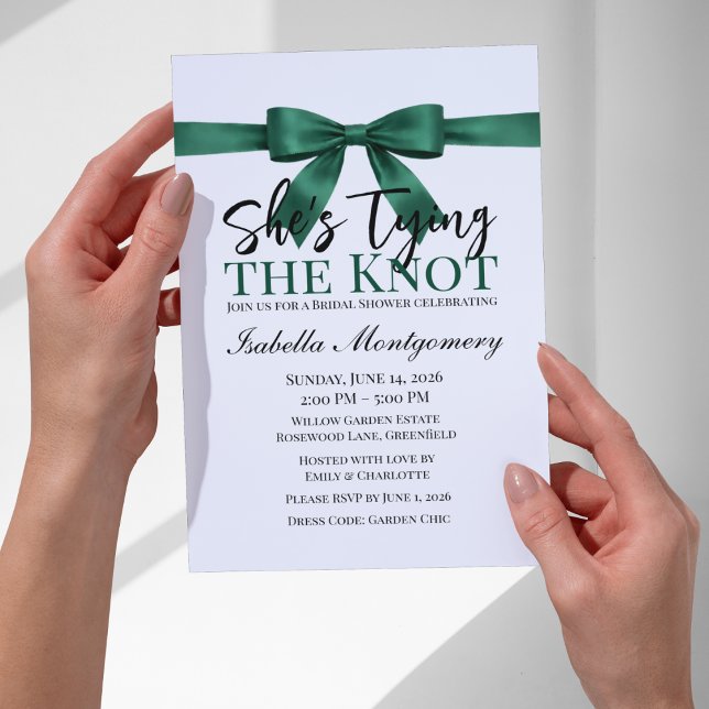She’s Tying the Knot Theme Emerald Green Bow Einladung (She’s Tying the Knot Theme Emerald Green Bow Invitation
)