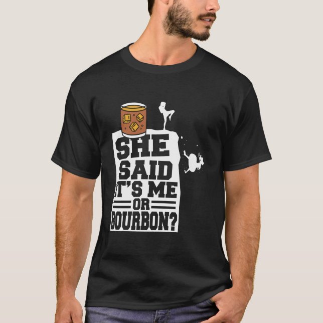 She Said It'S Me Or Bourbon Drinking Whiskey Drink T-Shirt (Vorderseite)