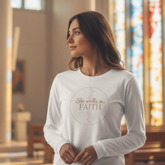 She Walks in Faith – Christian Women’s Inspiration Tri-Blend Shirt (Von Creator hochgeladen)