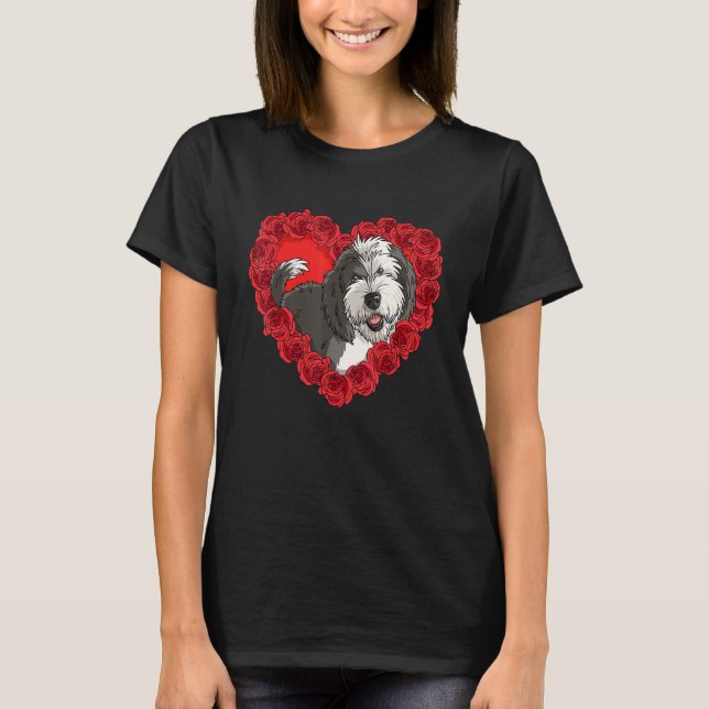 Sheepadoodle Heart Roses Valentine Day Dog Mom T-Shirt (Vorderseite)