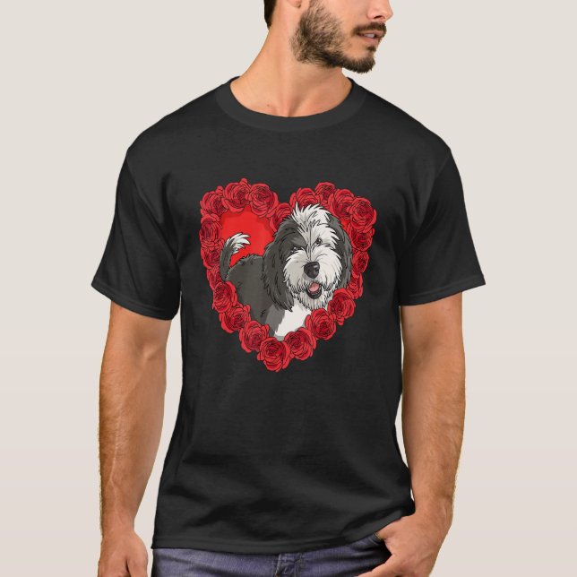 Sheepadoodle Heart Roses Valentine Day Dog Mom T-Shirt (Vorderseite)
