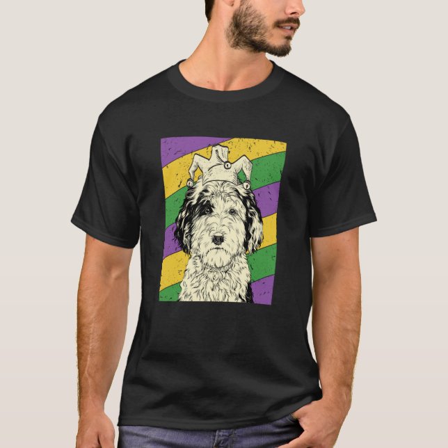 Sheepadoodle Jester Mardi Gras Doodle Dog Mom or D T-Shirt (Vorderseite)