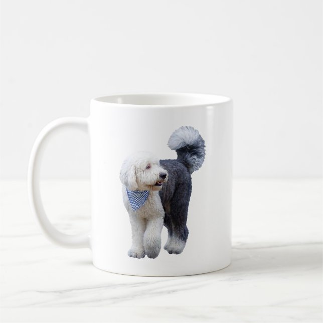 Sheepadoodle mit blauem karierten Schal Kaffeetasse (Links)