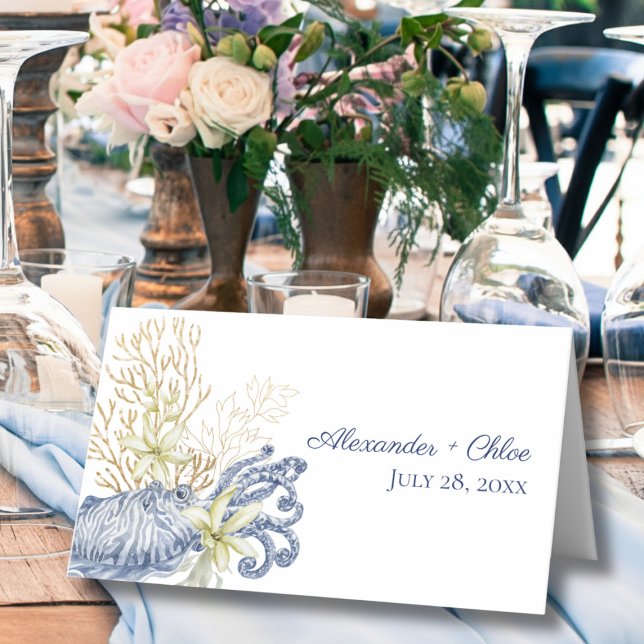 Shell Coastal Blau & Gold gefaltete Platzkarte (Shell Coastal Blue & Gold Folded Place Card)