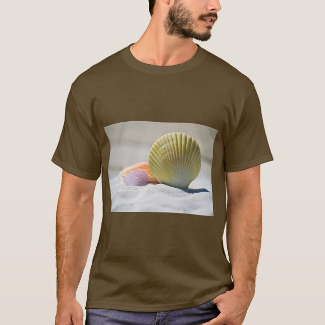 Shells in Sand Beach Vibes Tee (Vorderseite)