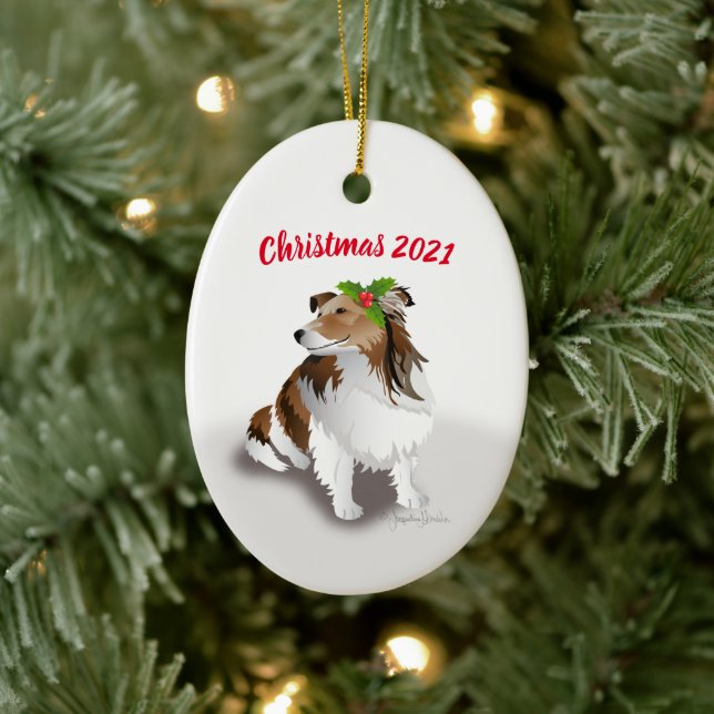 Sheltie mit Green Holly Weihnachtsdekoration Keramik Ornament (Baum)