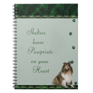 Shelties Pawrints auf Ihrem Herz-Notizbuch ~green Notizblock