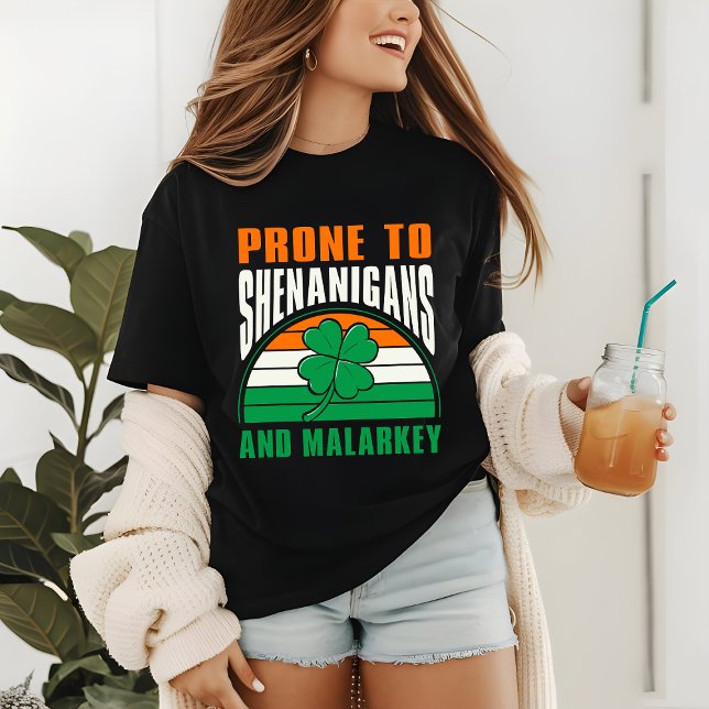 Shenanigans and Malarkey Funny St Patrick's Day Tri-Blend Shirt (Von Creator hochgeladen)