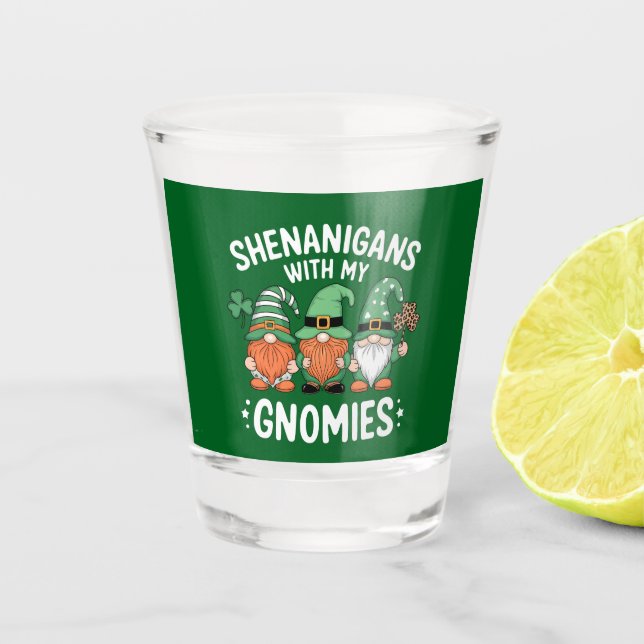 Shenanigans mit meinen Gnomies St Patrick's Day Ir Schnapsglas (Vorderseite)