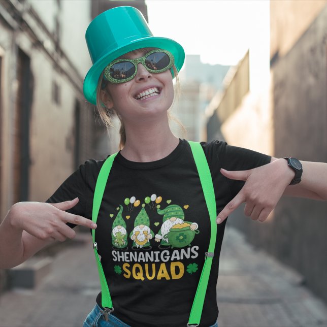 Shenanigans Squad Funny St Patrick's Day T-Shirt (Von Creator hochgeladen)