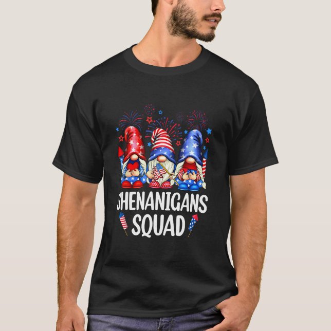 Shenanigans Squad Gnomes USA Independence Day 4th  T-Shirt (Vorderseite)
