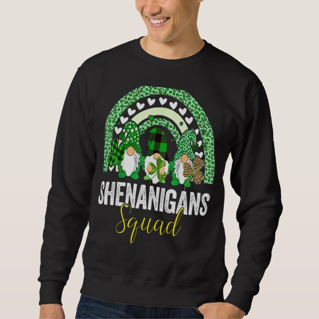 Shenanigans Squad Irish Gnomes Rainbow St Patrick' Sweatshirt (Vorderseite)