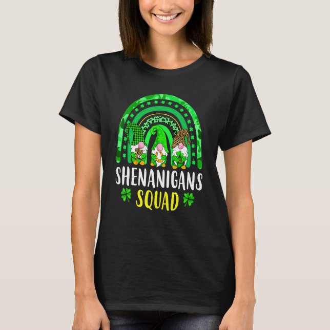 Shenanigans Squad Irish Gnomes Rainbow St Patrick' T-Shirt (Vorderseite)