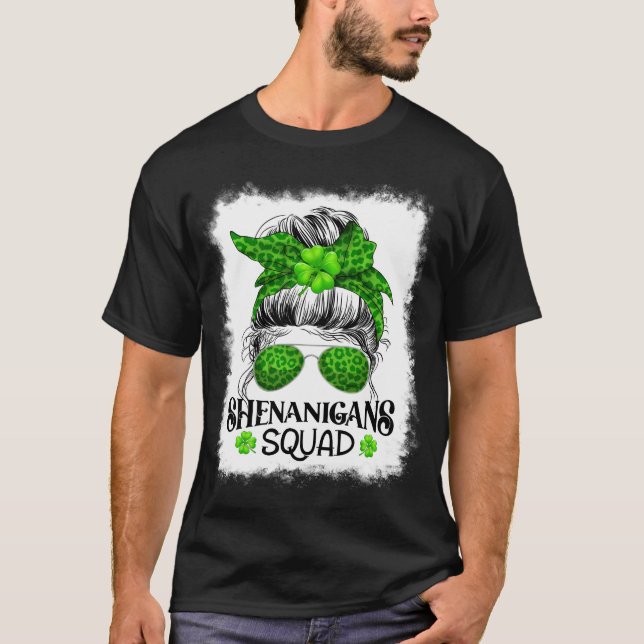 Shenanigans Squad St. Patrick's Day Messy Bun T-Shirt (Vorderseite)